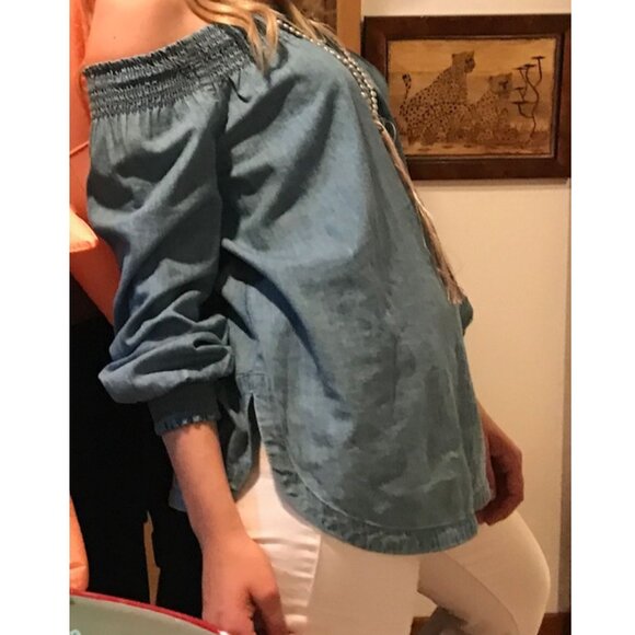 Off-The-Shoulder Chambray top - Picture 3 of 6